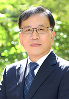 이동흡 학교장 사진